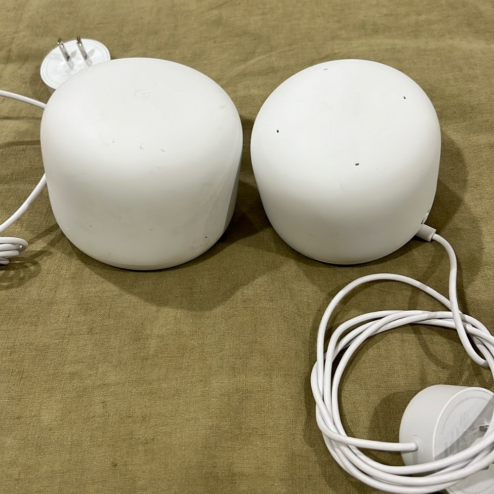 Nest Wifi - Mesh Router AC2200 and 1 Point with Google Assistant - 2 Pack - Snow